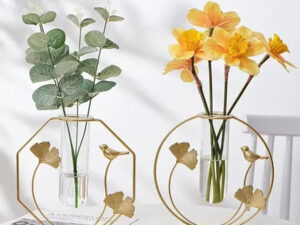 Metal Stand with Glass Vase (D357)